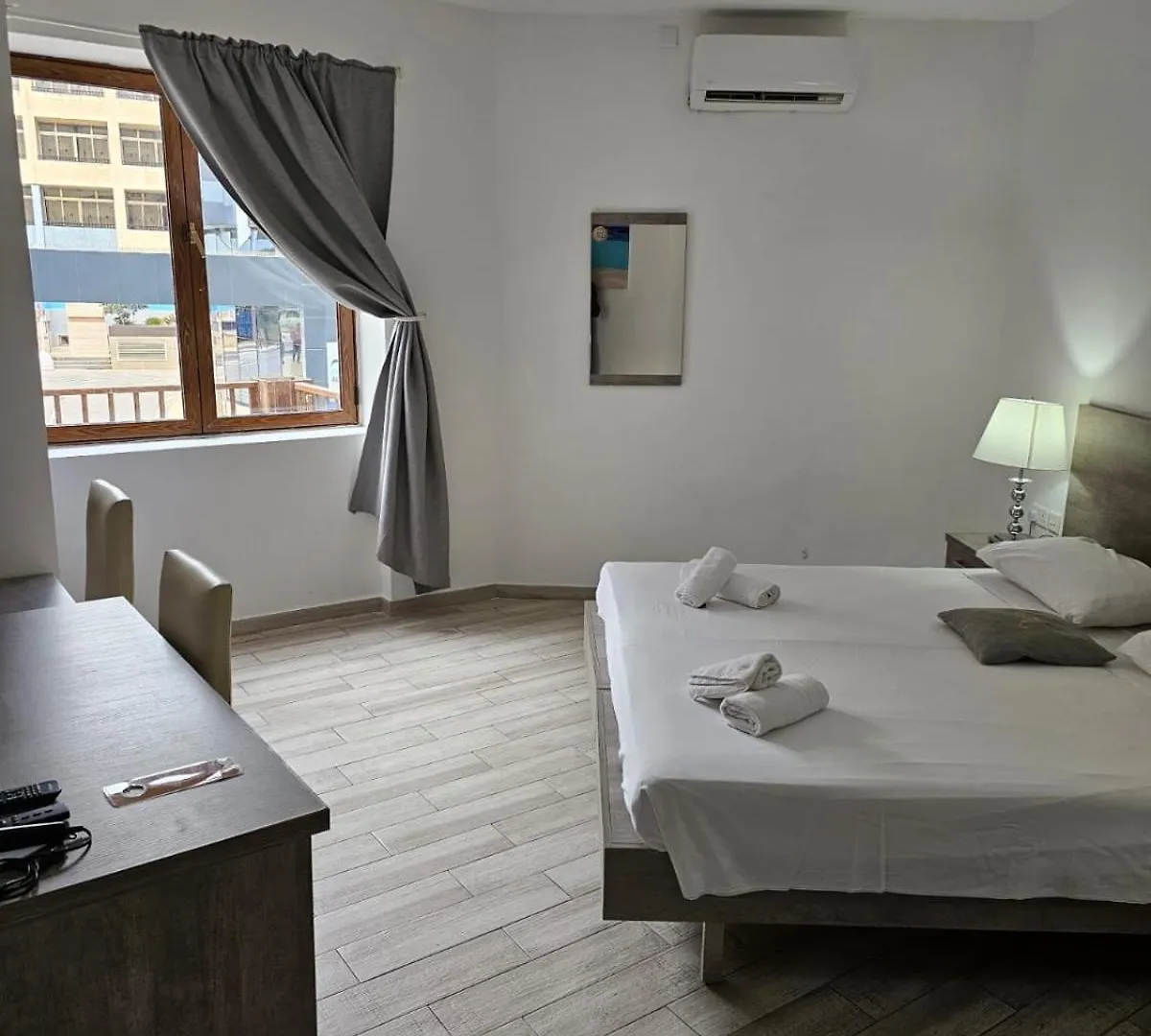 Napoli Suites Studios Aparthotel Saint Julian's 3*,  Malta