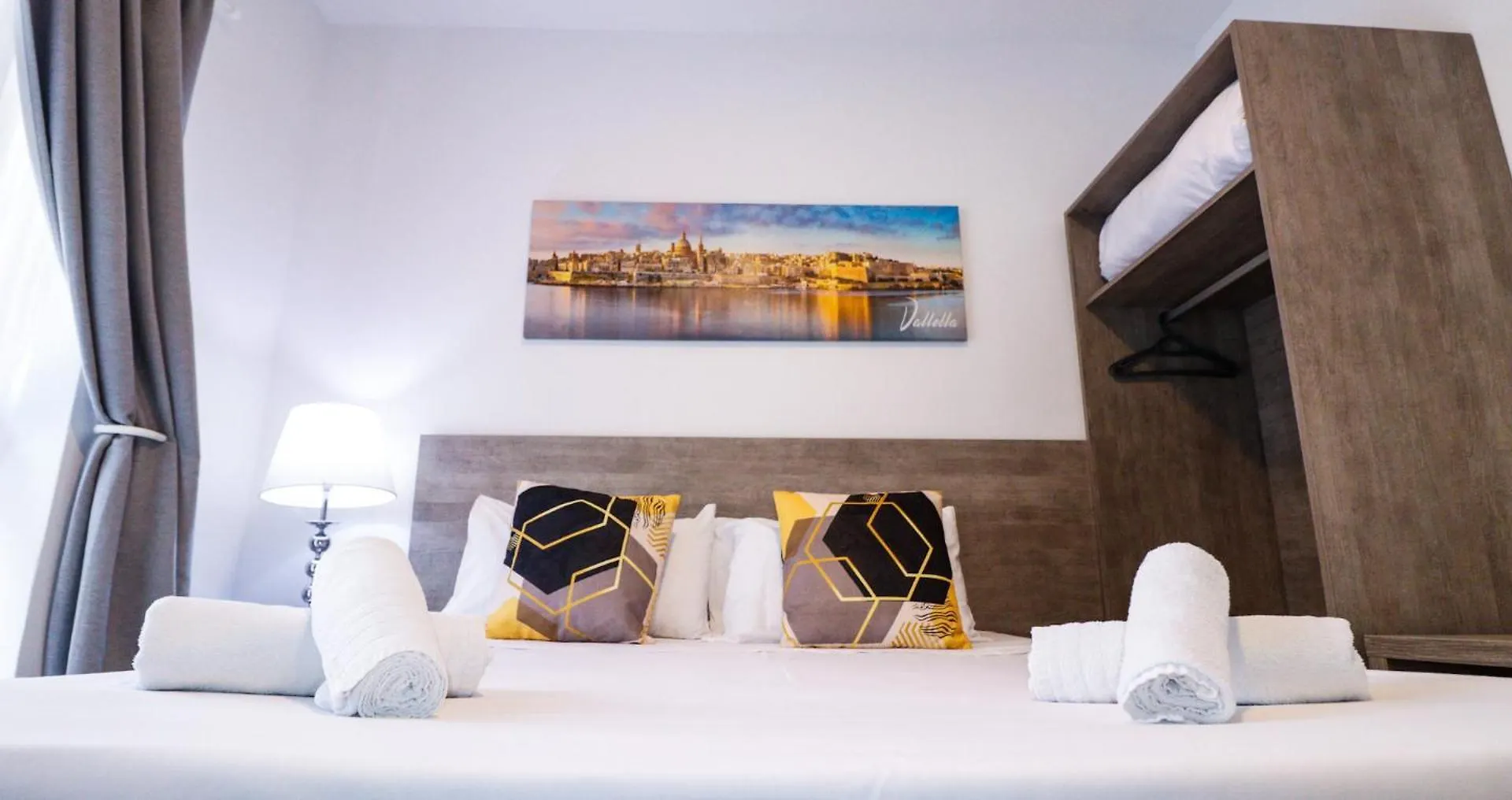Guest house Napoli Suites Studios Aparthotel Saint Julian's