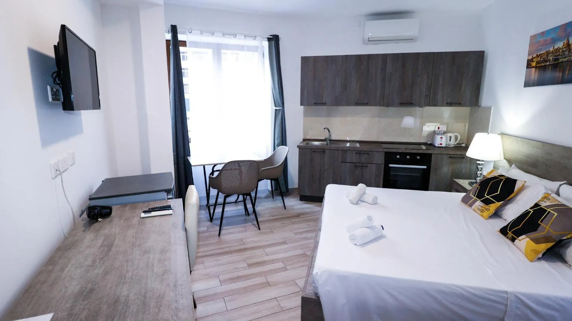 Napoli Suites Studios Aparthotel Saint Julian's 3*,