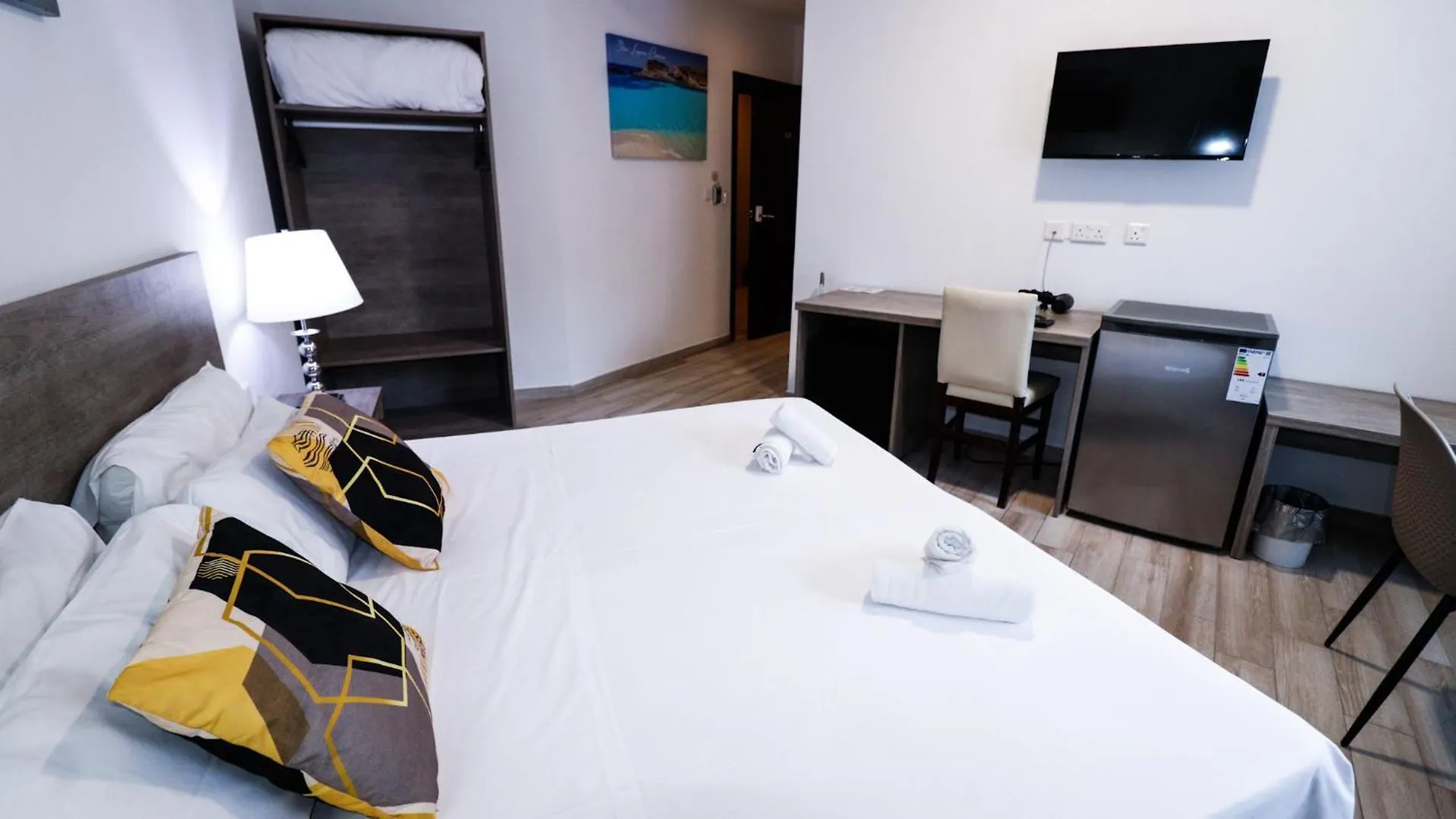 Guest house Napoli Suites Studios Aparthotel Saint Julian's
