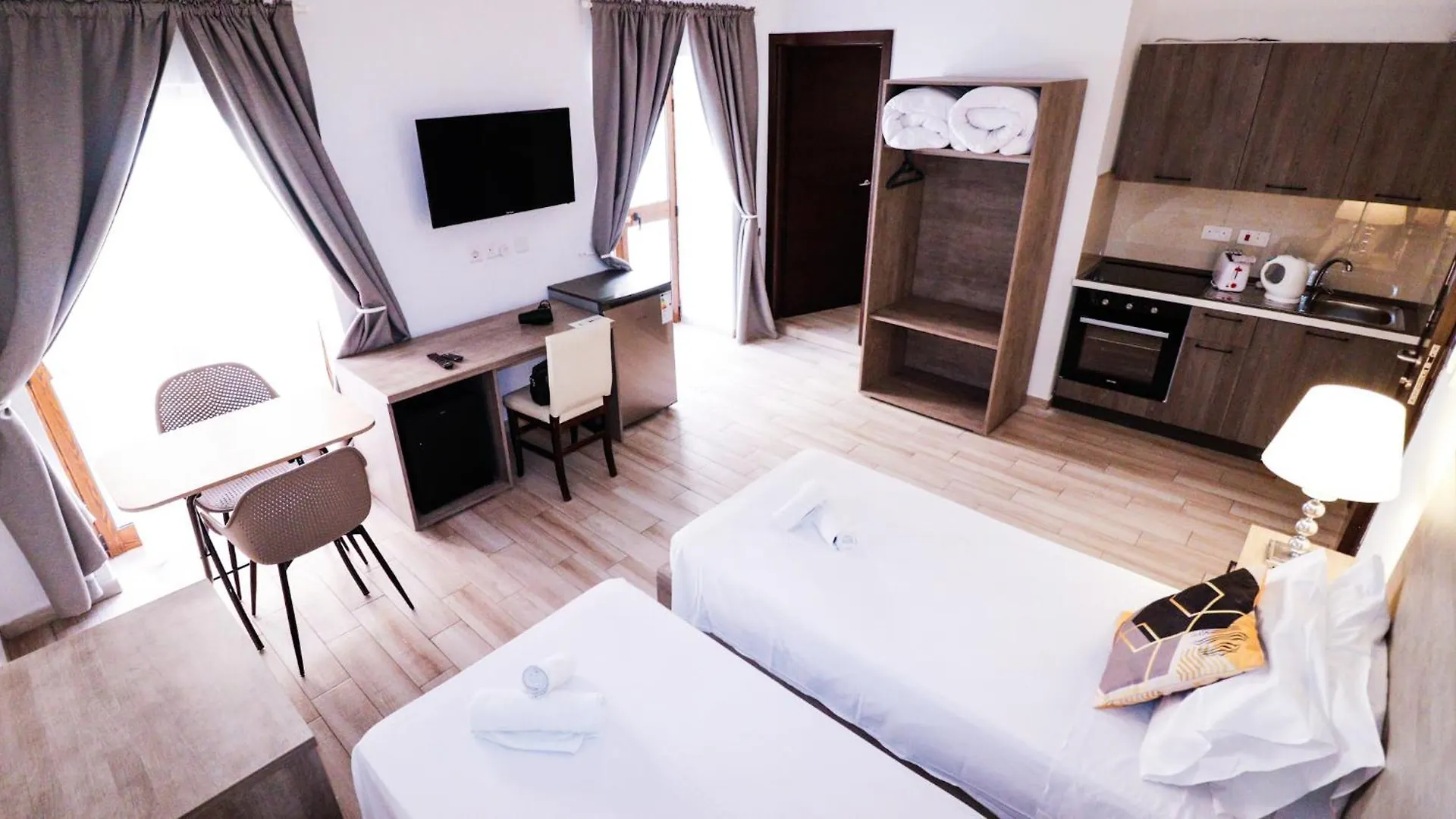 Guest house Napoli Suites Studios Aparthotel Saint Julian's