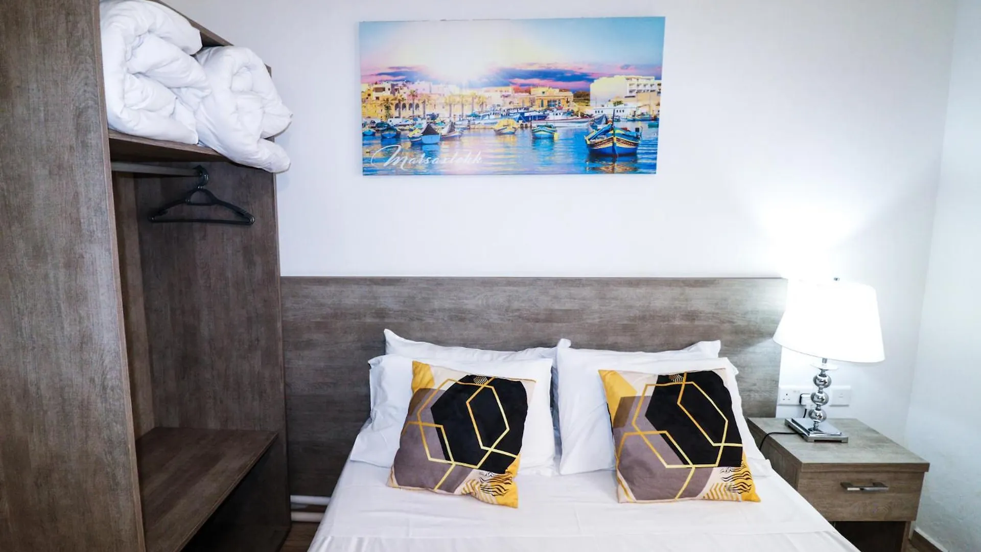 Guest house Napoli Suites Studios Aparthotel Saint Julian's