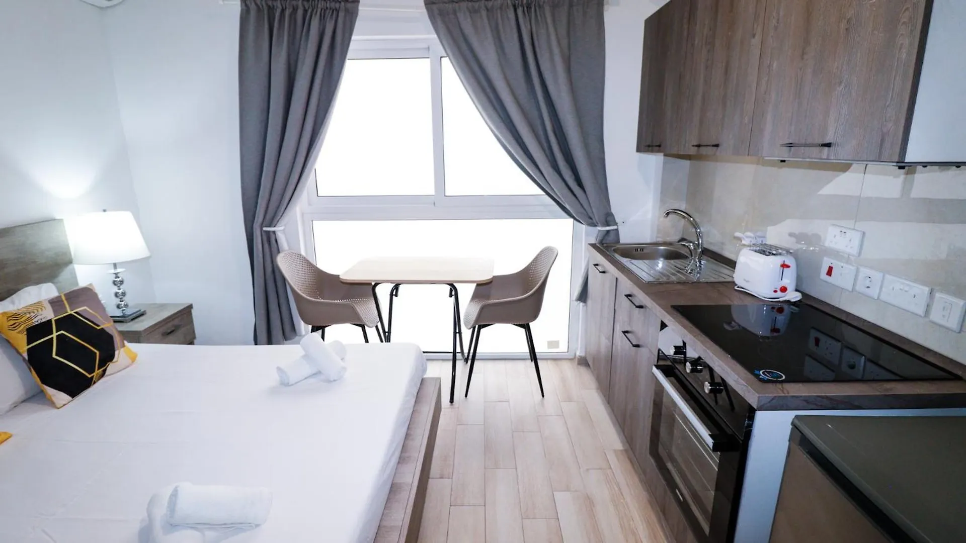 Guest house Napoli Suites Studios Aparthotel Saint Julian's