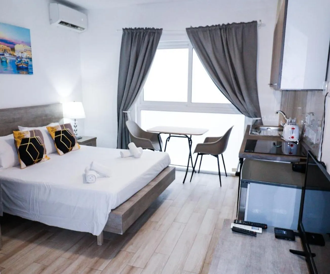 *** Guest house Napoli Suites Studios Aparthotel Saint Julian's Malta