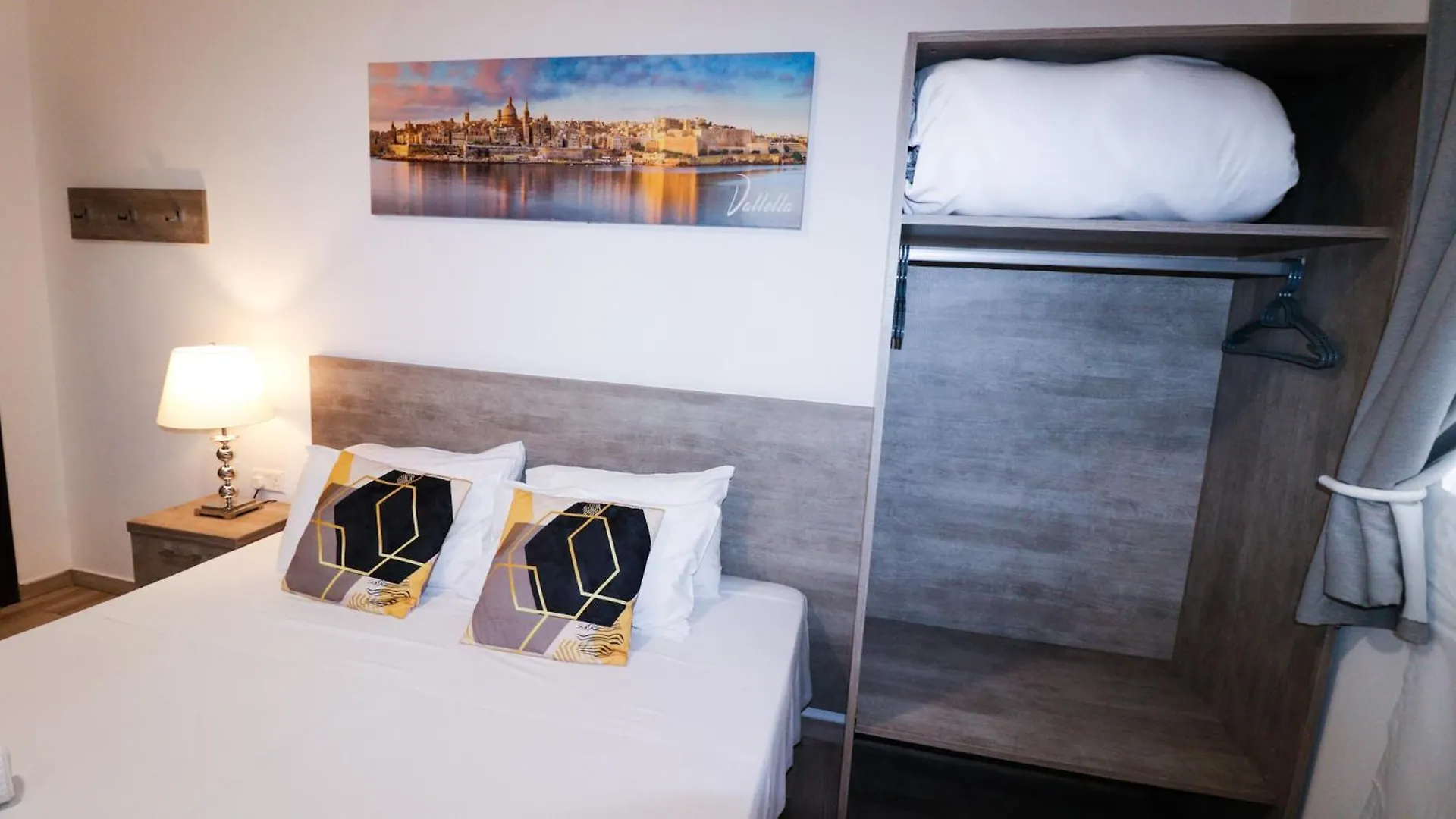 Napoli Suites Studios Aparthotel Saint Julian's Guest house